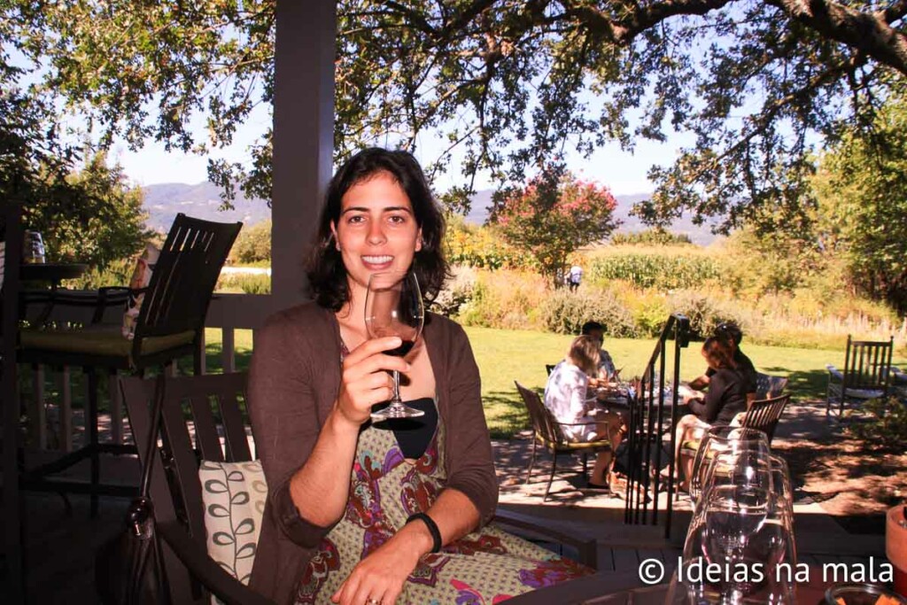Degustação de vinhos no jardim da Frog's Leap