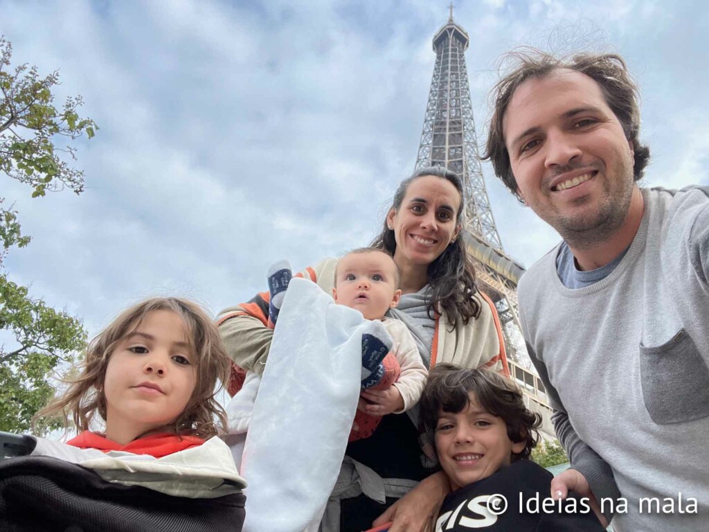 Ver e subir na torre Eiffel. Um passeio lindo em Paris com crianças