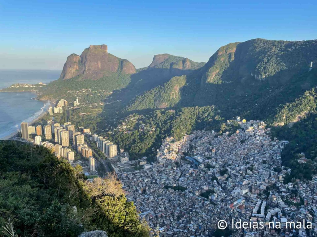 Mirante da Rocinha na trilha do Morro Dois irmãos no Rio de Janeiro