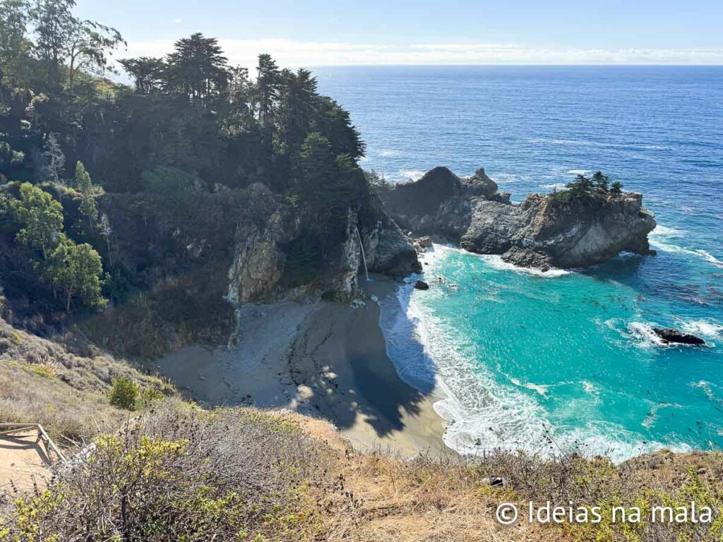 Julia Pfeiffer Burns State Park em Big Sur - A praia da cachoeira
