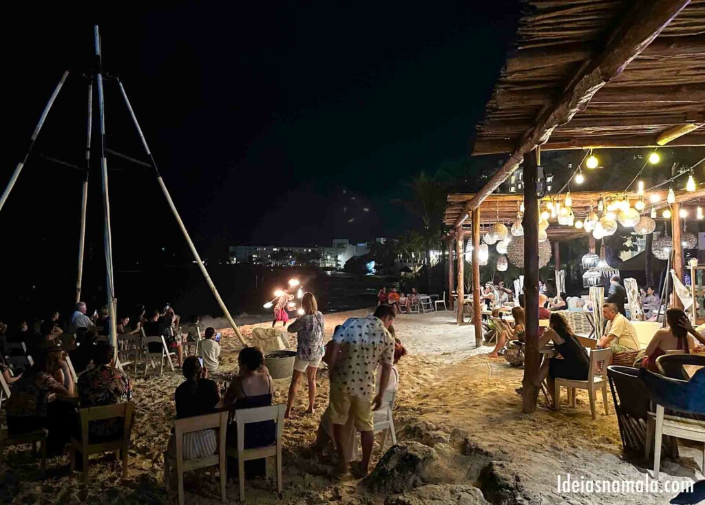 Opções de entretenimento noturno no Grand Fiesta Americana Coral Beach