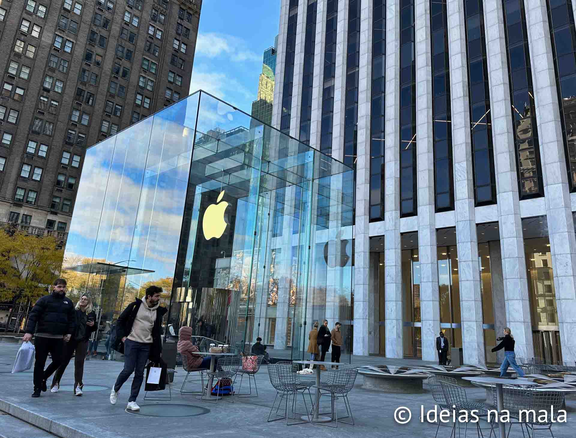 Dentro da Apple Store, Compras em Nova York, EUA — Fotografia de