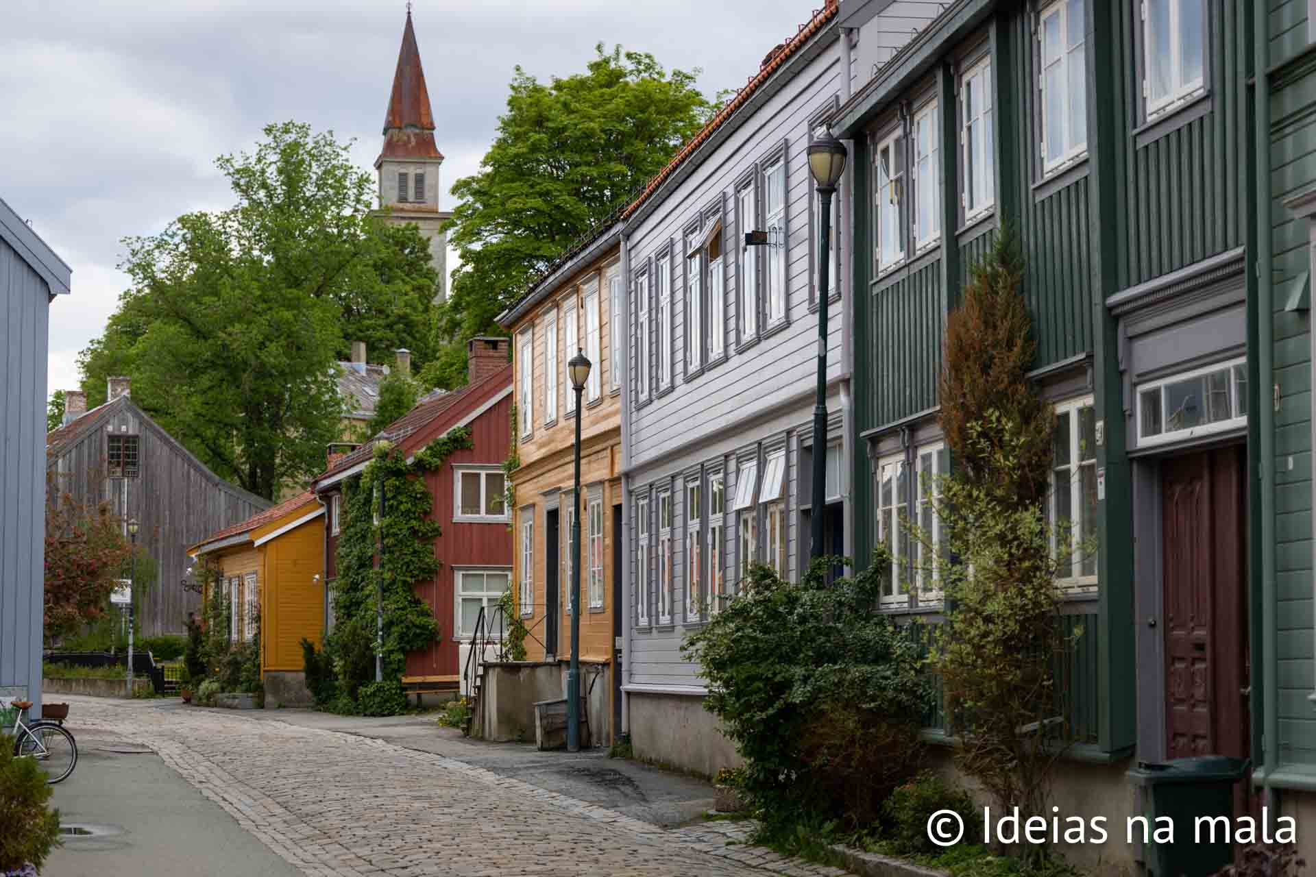 onde ver as casinhas de madeiras coloridas na Noruega