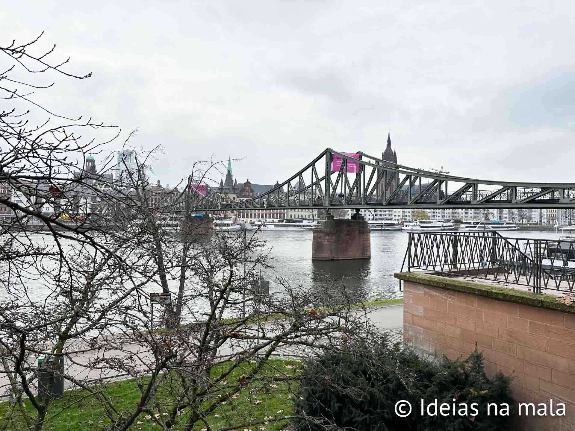 Eiserner Steg a ponte dos cadeados de Frankfurt