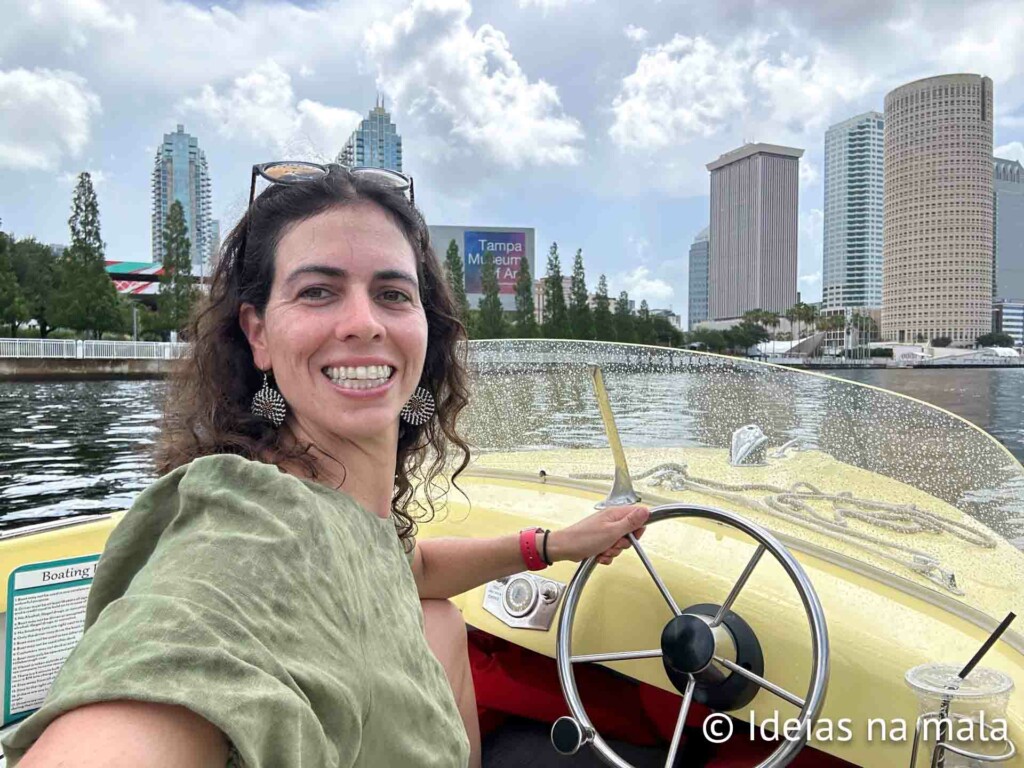 Passeio de barco retrô no rio Hillsbourogh em Tampa