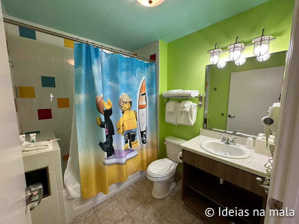 como são os banheiros no Legoland Beach Retreat na Flórida