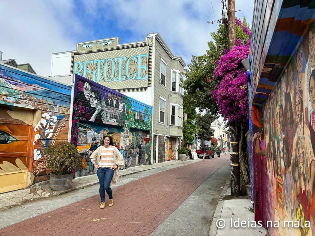Um dos becos coloridos do Mission District em San Francisco