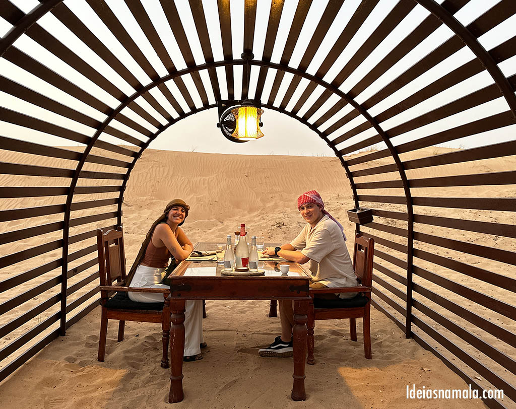 Jantar no deserto de Dubai