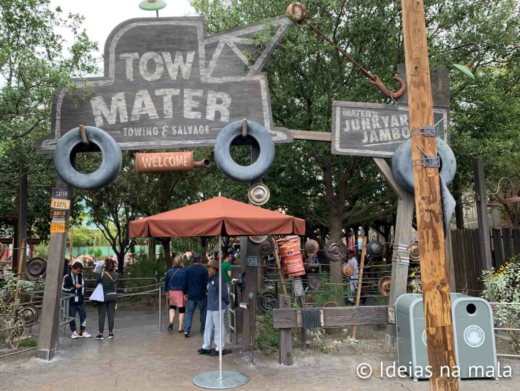 Mater's Junkyard Jamboree na Disneyland