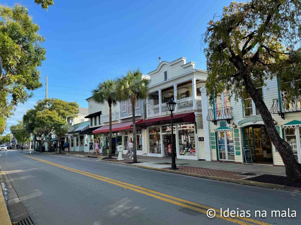 Duval Street a rua principal de Key West na Flórida
