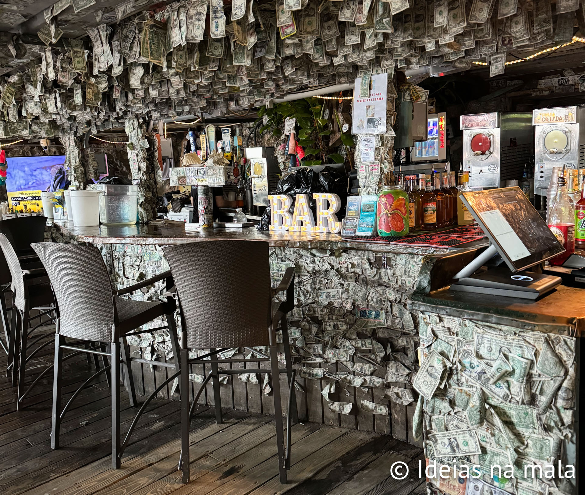 Bar Restaurante do tradicional Robbies Marina em Isla Morada