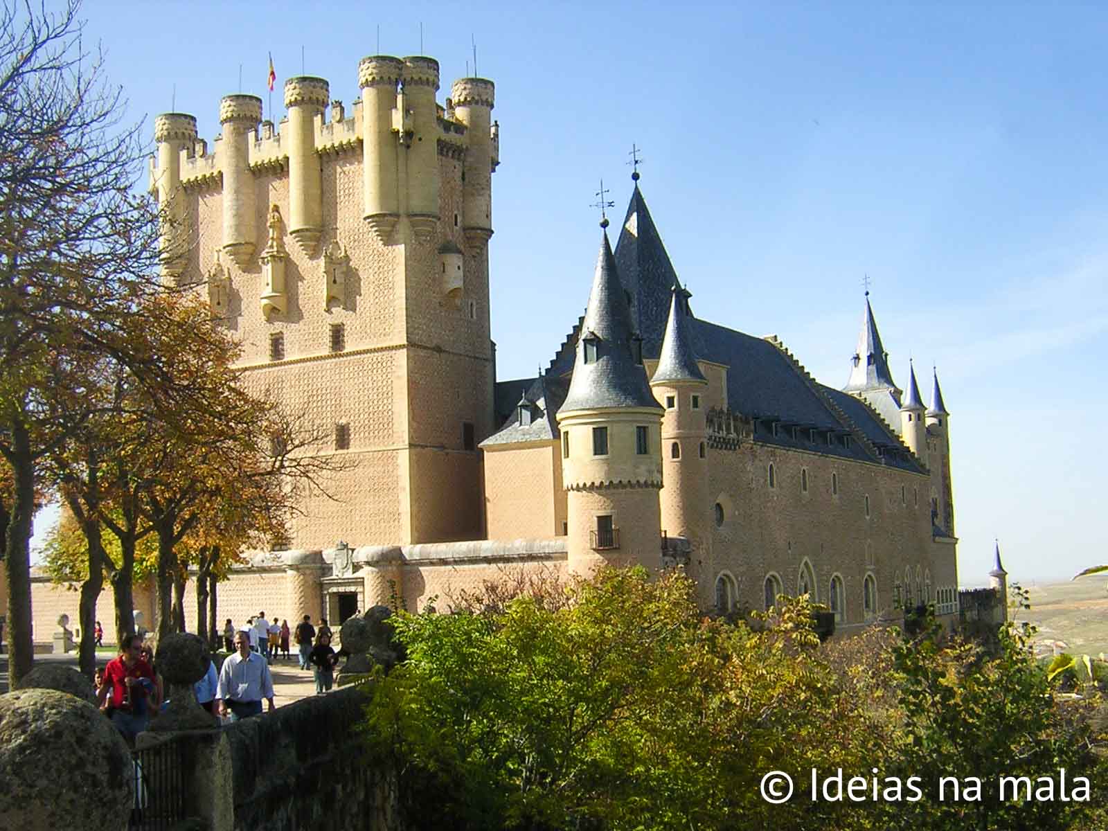 como é a visita ao Alcazar de Segovia na espanha