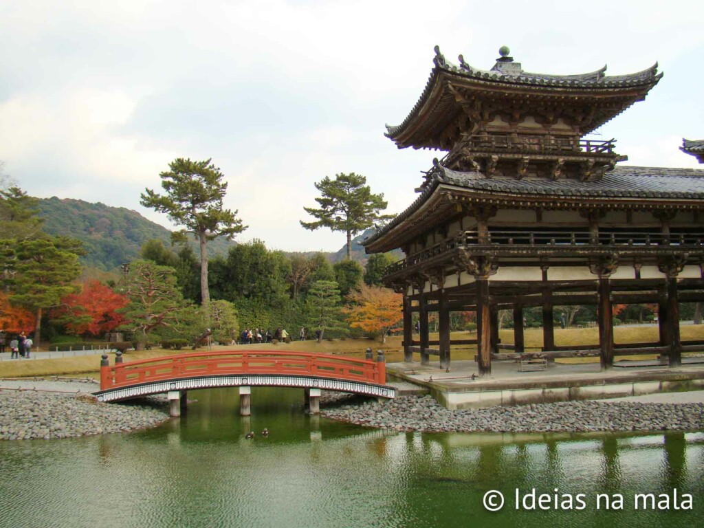 vale a pena visitar o Templo Byodoin perto de kyoto no japão
