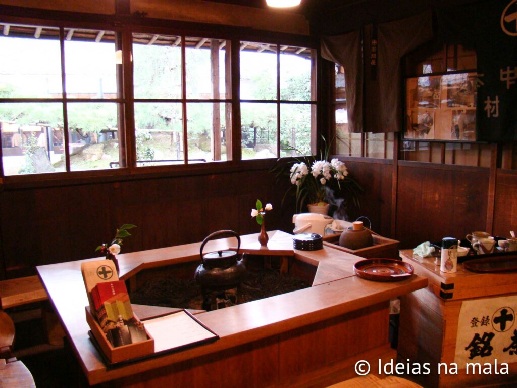 como é tomar chá em uma casa de chá tradicional no japão