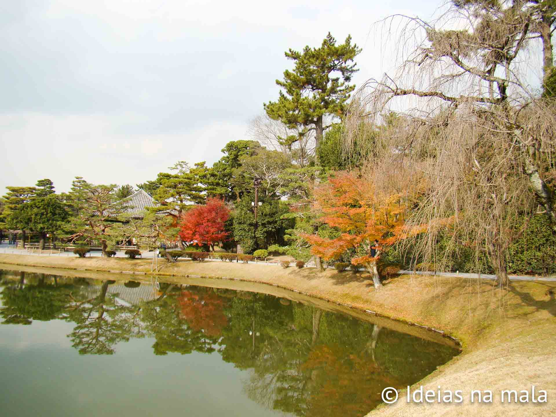 Jardim super caprichado no entorno do Templo Byodoin em Uji no Japão