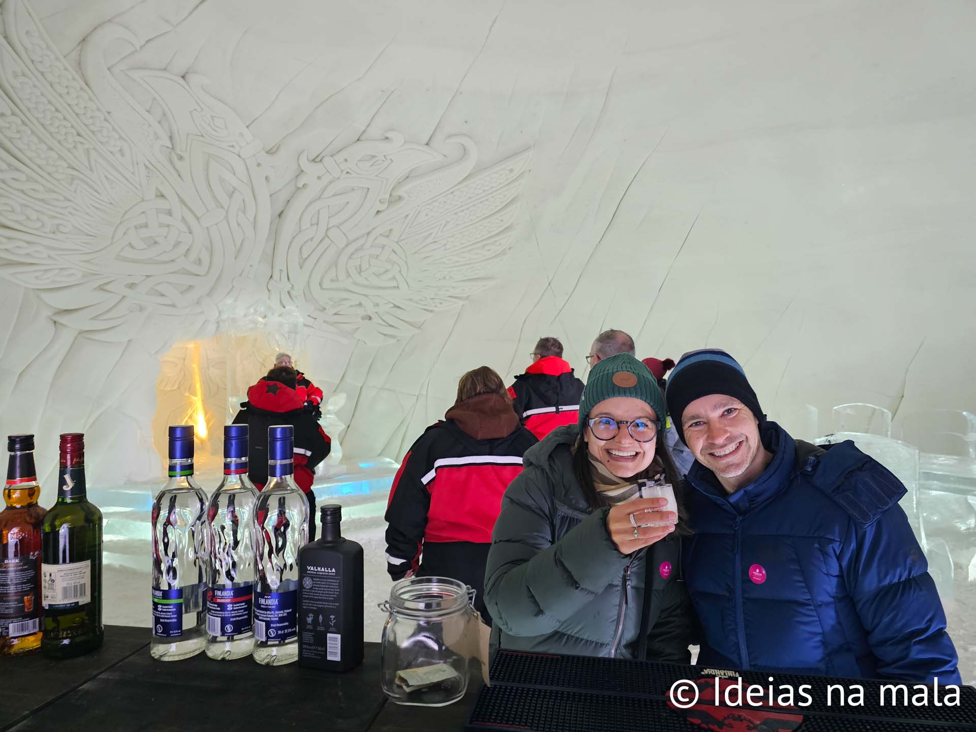 Bar de gelo no Lapland Hotels Snow Village na Finlândia