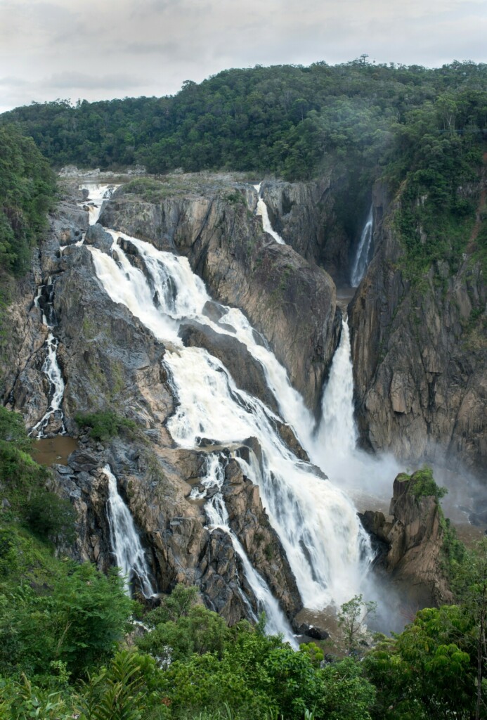 Cachoeira Barron na Vila Kuranda perto de Cairns na Austrália