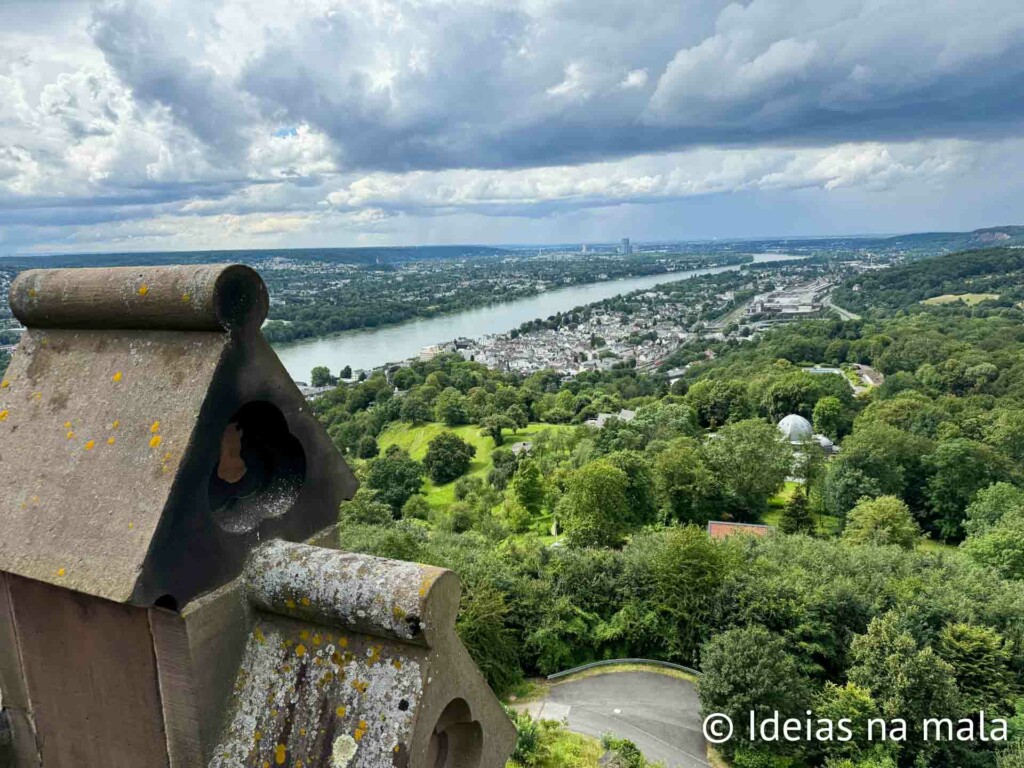 Vistas do alto do Castelo de Drachenburg na Alemanha