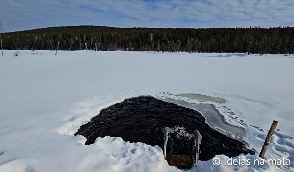 Ice Hole - buraco no rio congelado onde mergulhamos na Lapônia