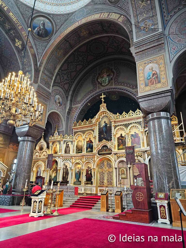 Interior da Catedral Uspenski em Helsinki