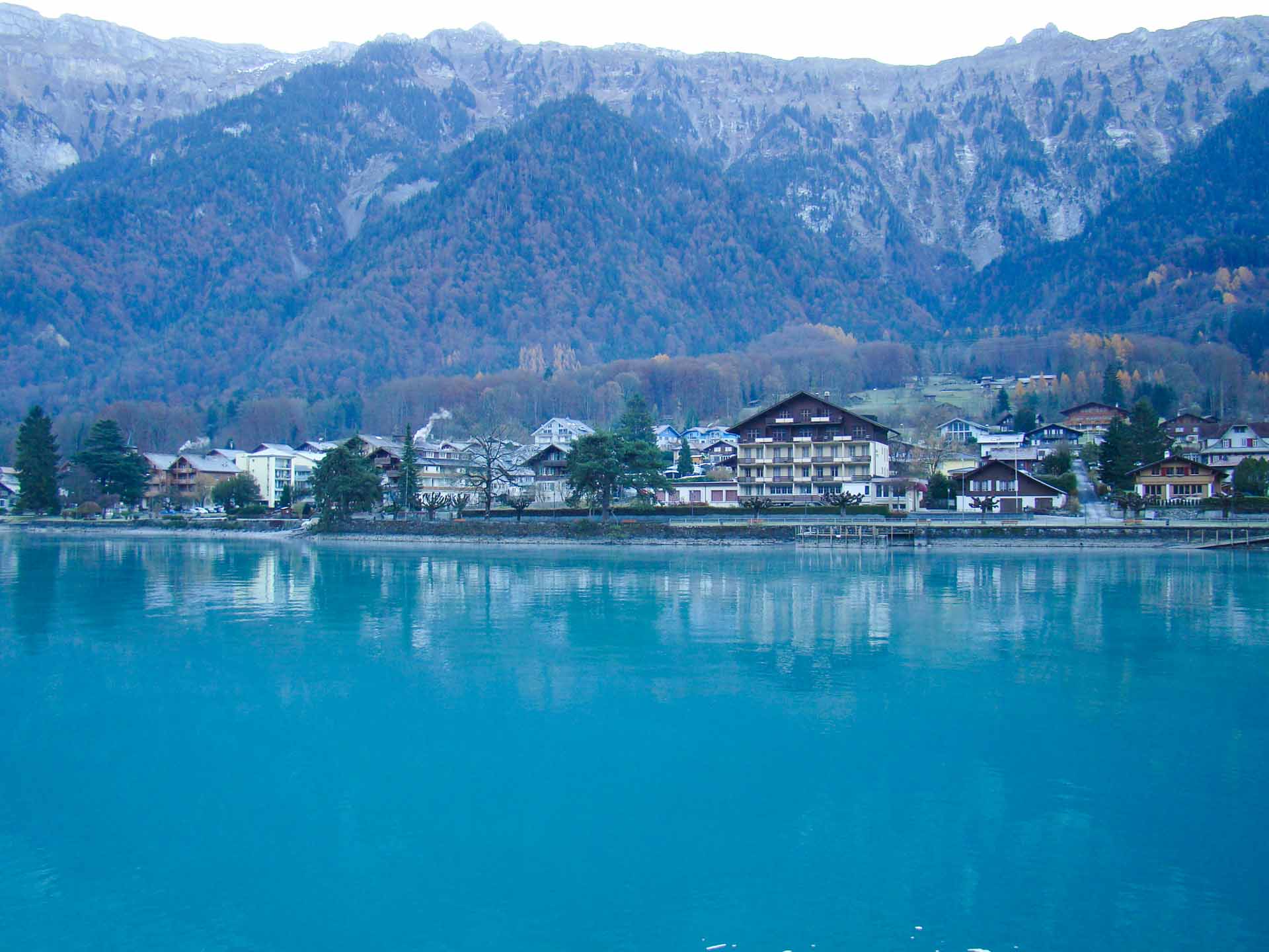 caminhada às margens do Lago Brienz em que fazer em Interlaken na Suíça