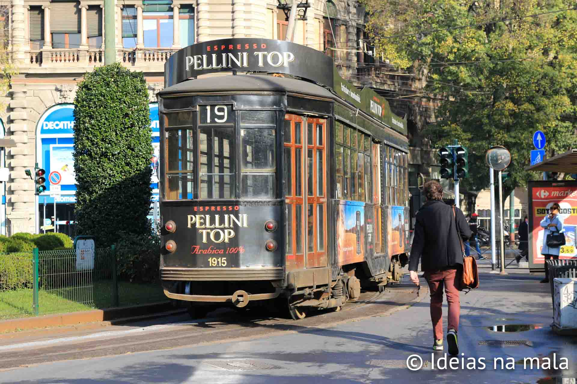 Bondinho no centro de MIlão na Itália