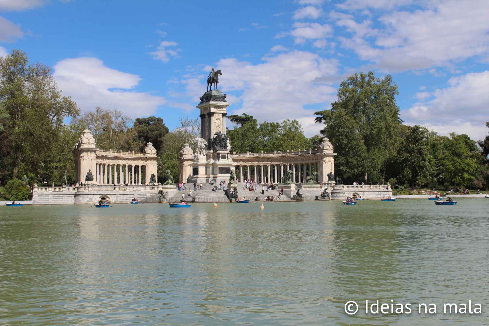 Estanque do Parque do Retiro em Madri na Espanha