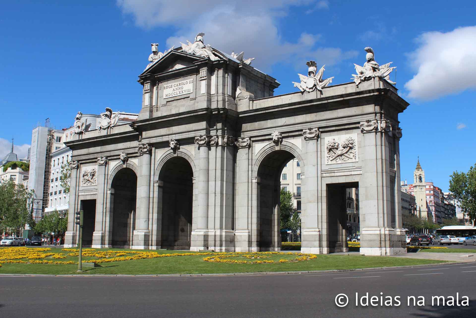 Porta de Alcalá no Parque do retiro em Madri na Espanha