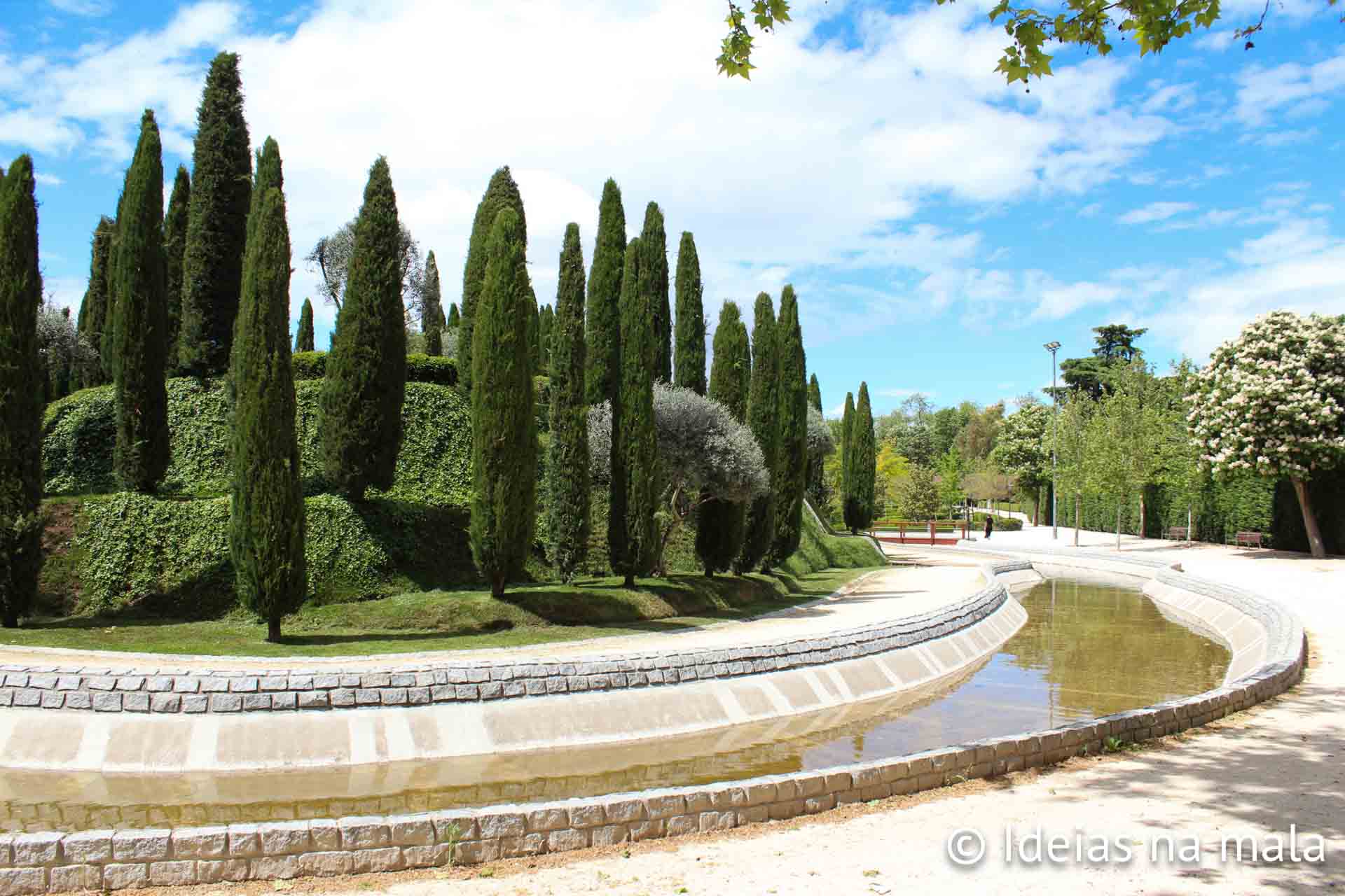 Bosque do Recordo no Parque do retiro em Madri na Espanha