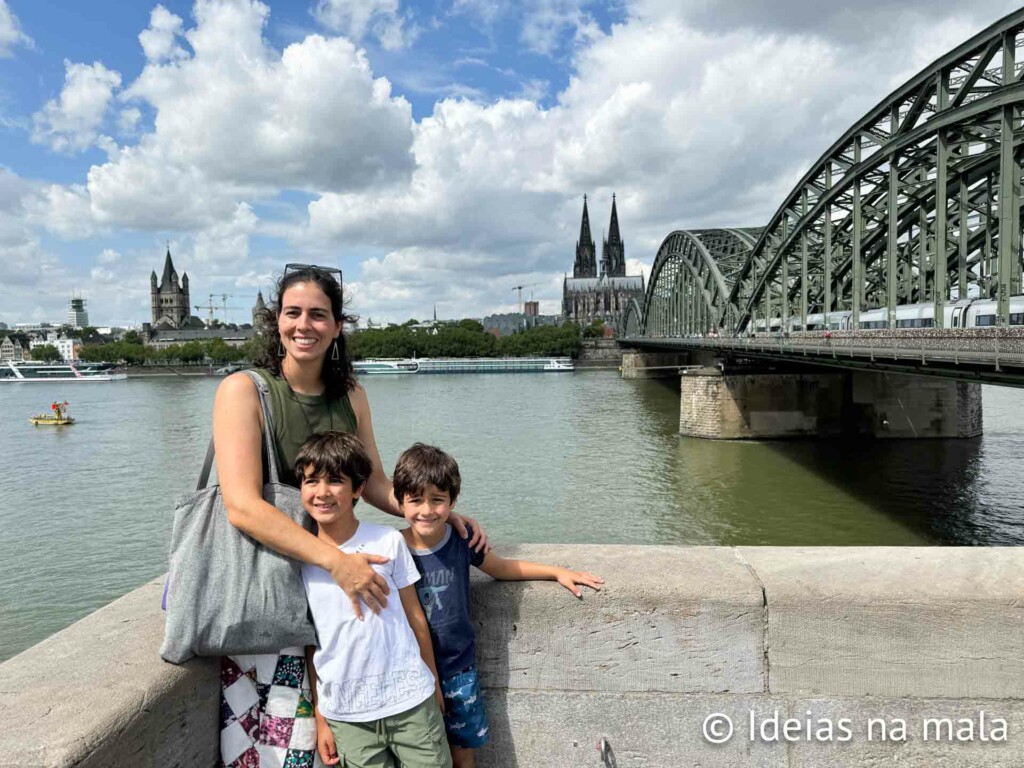 Ponte Hohenzollernbrucke e a vista da cidade antiga