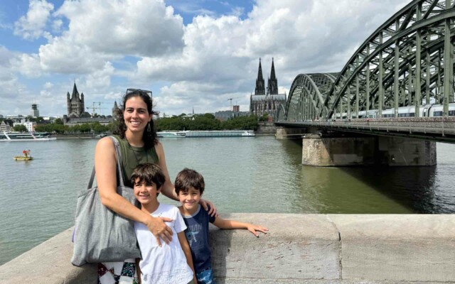 Ponte Hohenzollernbrucke e a vista da cidade antiga