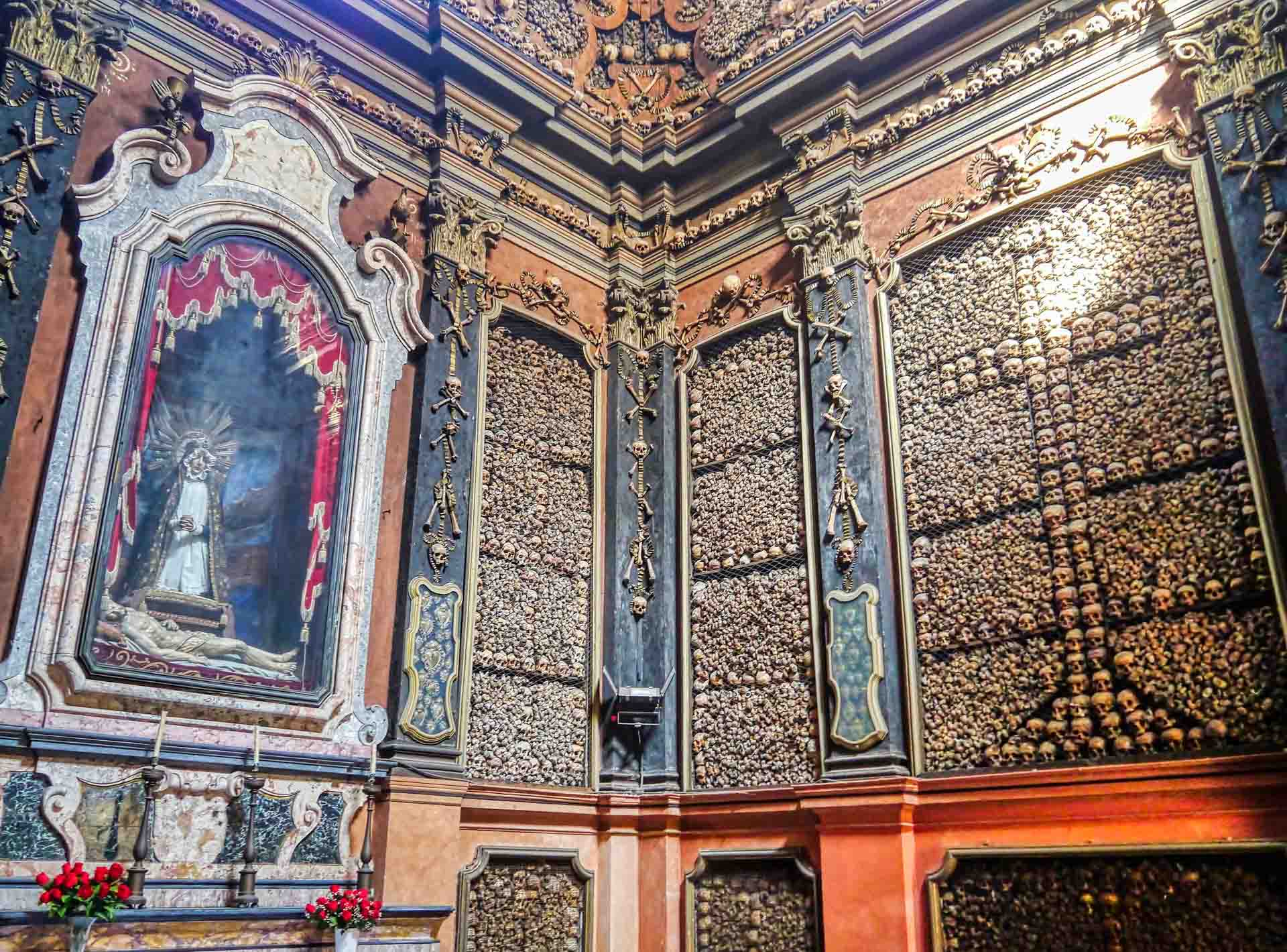 Santuario di San Bernardino alle Ossa a igreja feita com ossos em Milão