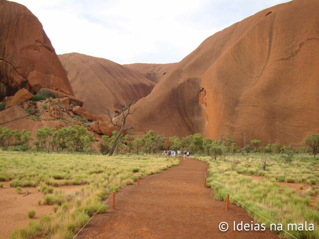 Base Walk em Uluru no deserto da Austrália