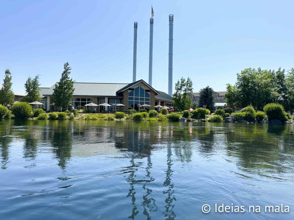 Old Mill District visto do Rio Deschutes