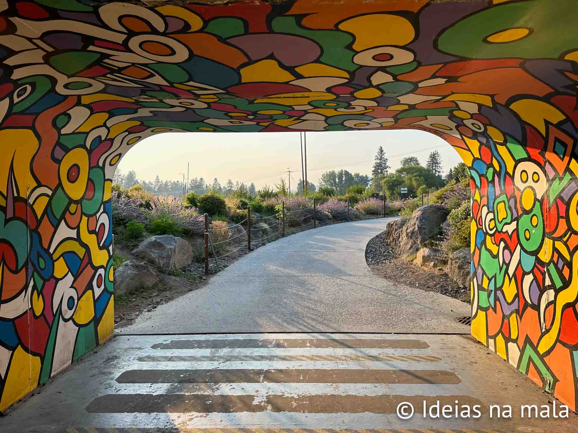 Tunnel Colorido no centro de Bend - Oregon