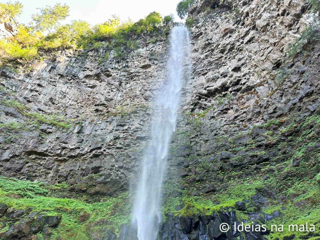 Watson Falls, uma das cachoeiras do Rio Umpaqua  no Oregon