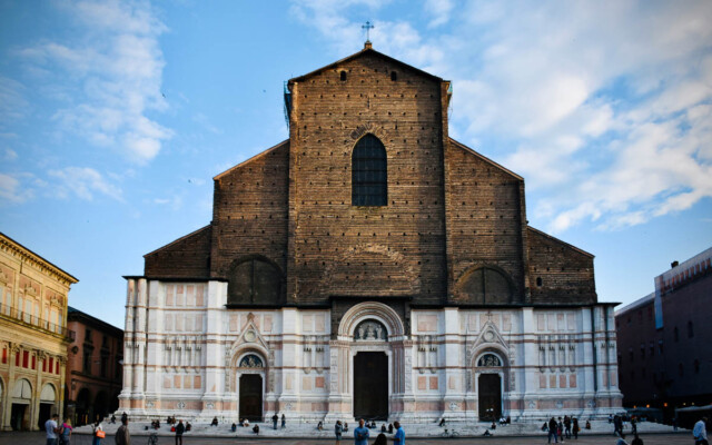 Basílica de São Petrônio na Bolonha em roteiro de 5 dias em Emilia Romagna