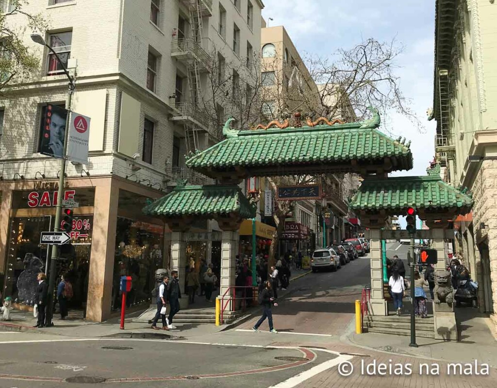 Dragon's Gate na entrada da Chinatown de San Francisco