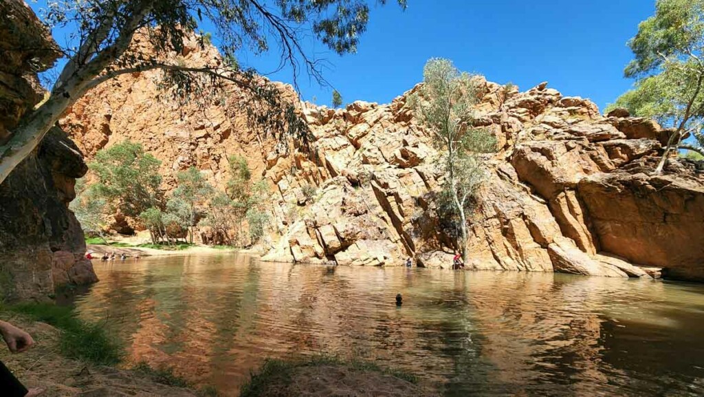 East MacDonnell Ranges em Alice Springs no deserto Australiano na Austrália