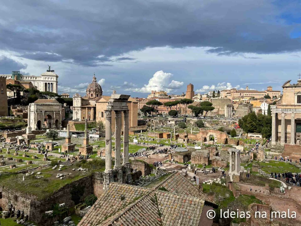 vale a pena visitar o forum romano em Roma