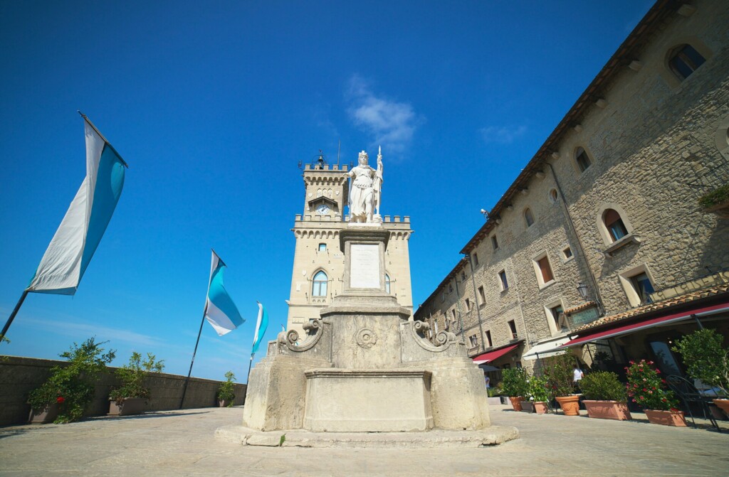 que fazer na Piazza della Libertà em San Marino