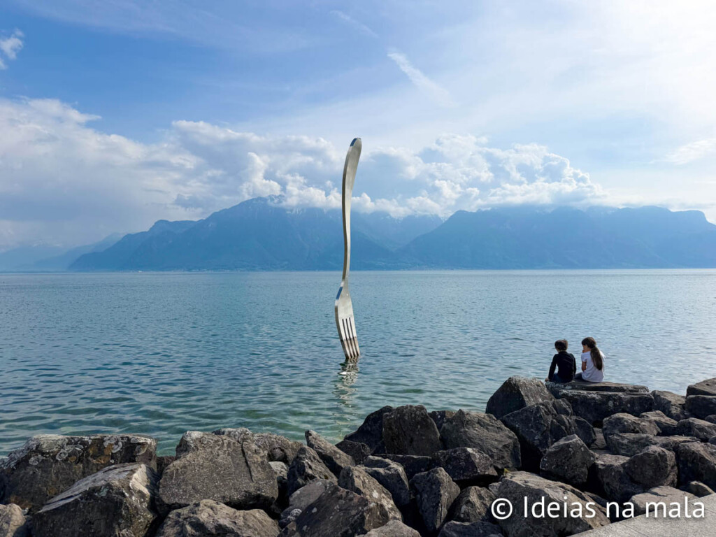 Garfo nas margens do lago em Vevey