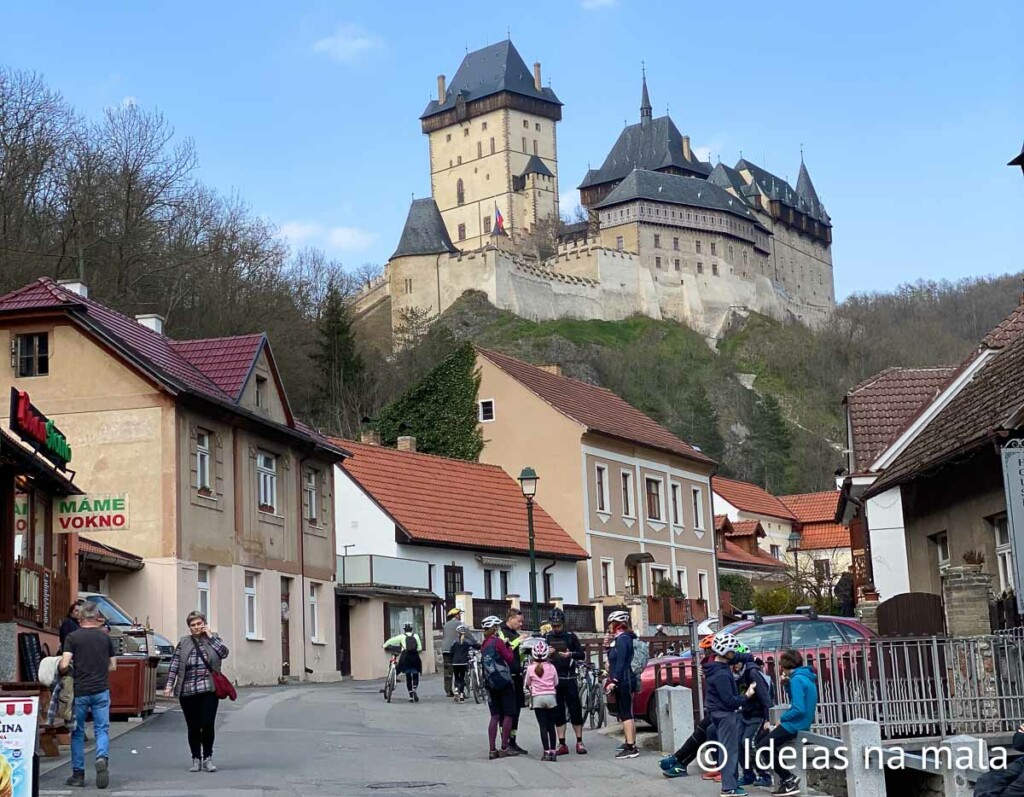 vale a pena visitar o Castelo gótico de Karlstejn