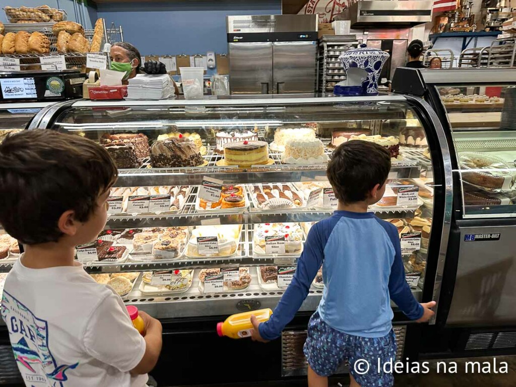 Vitrine do doces do Mazzaro's Italian Market