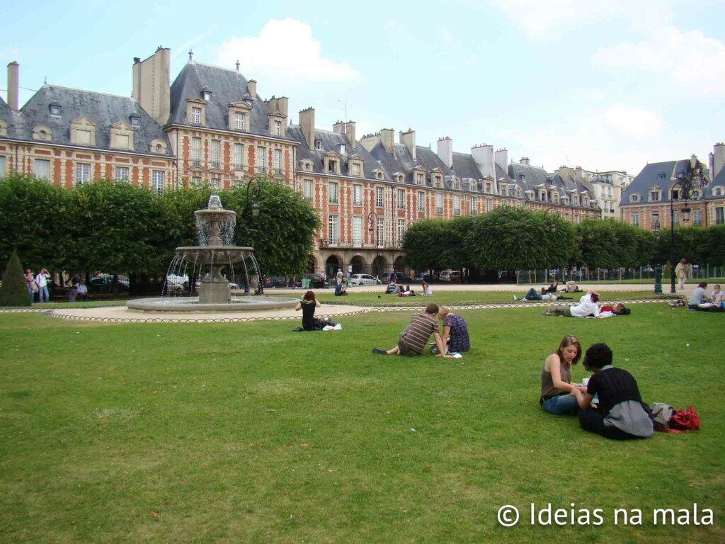 Fazer um piquenique nos Jardins de Luxemburgo em Paris