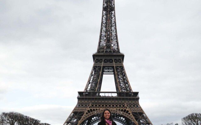 Torre Eiffel vista do Champ de Mars em Paris na França