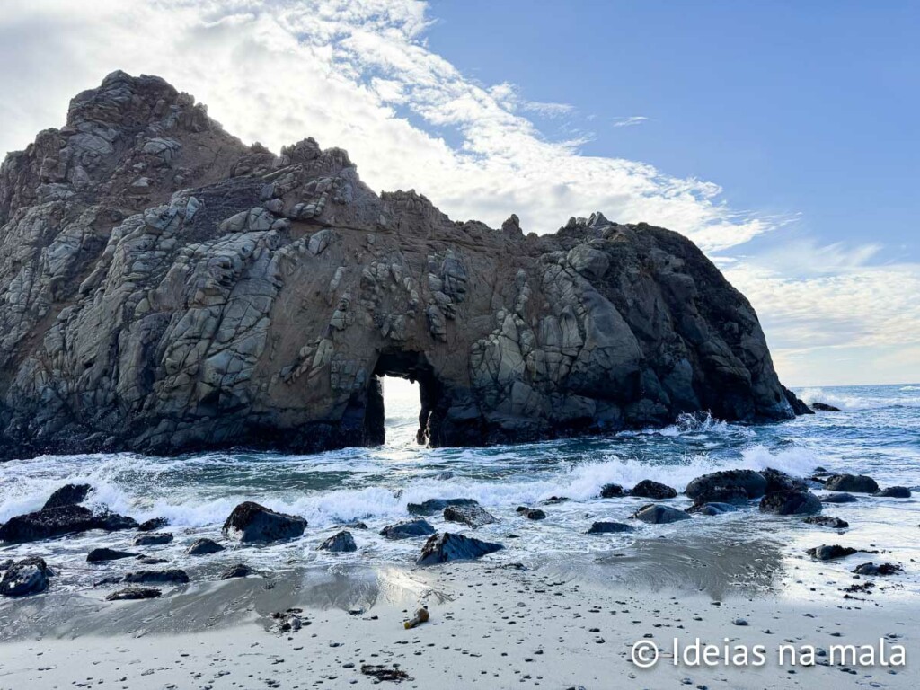 Pfeiffer Beach, uma das joias de Big Sur