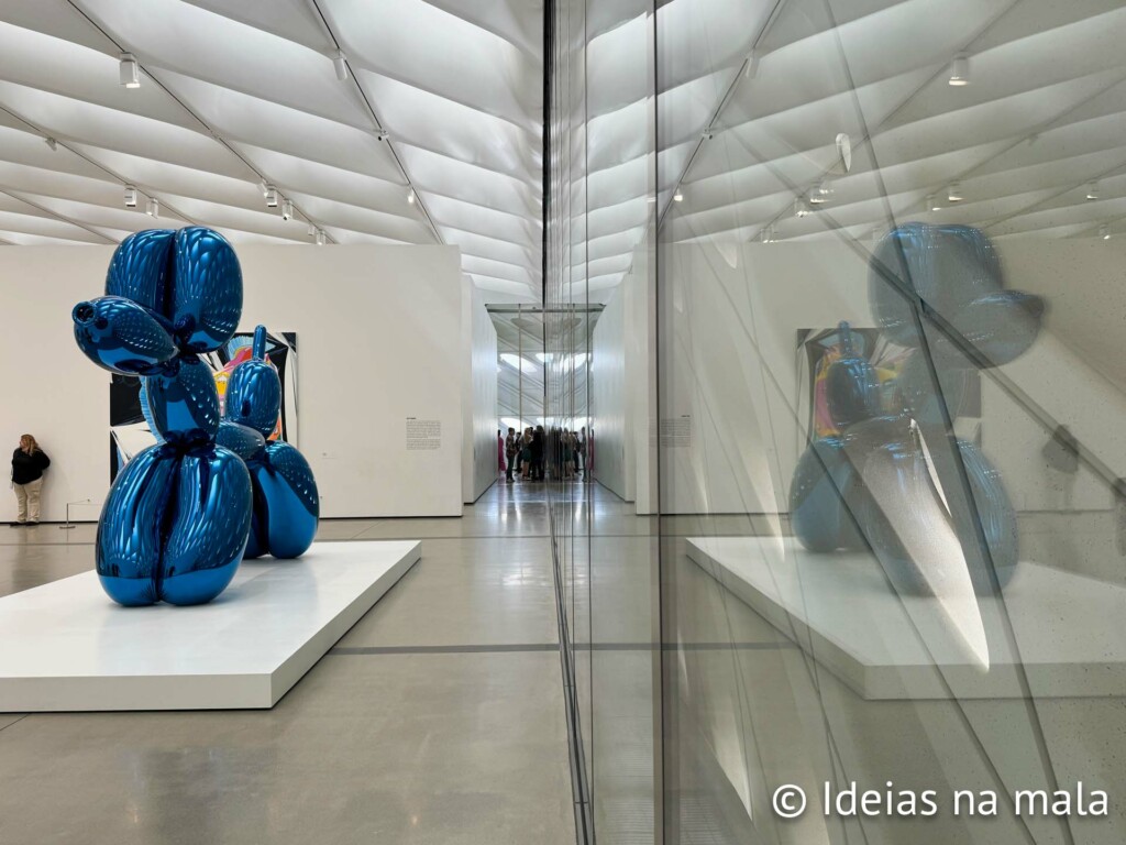 Jeff Koons e a arquitetura do The Broad em DTLA