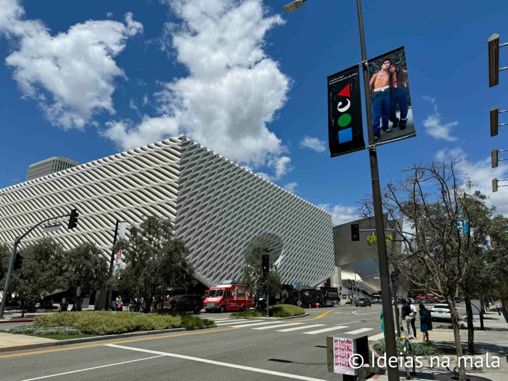 Fachada do The Broad, um dos melhores museus gratuitos de Los Angeles