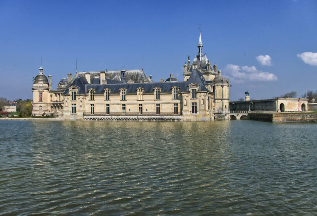 bate e volta de Paris. Vale a pena visitar o Castelo de Chantilly